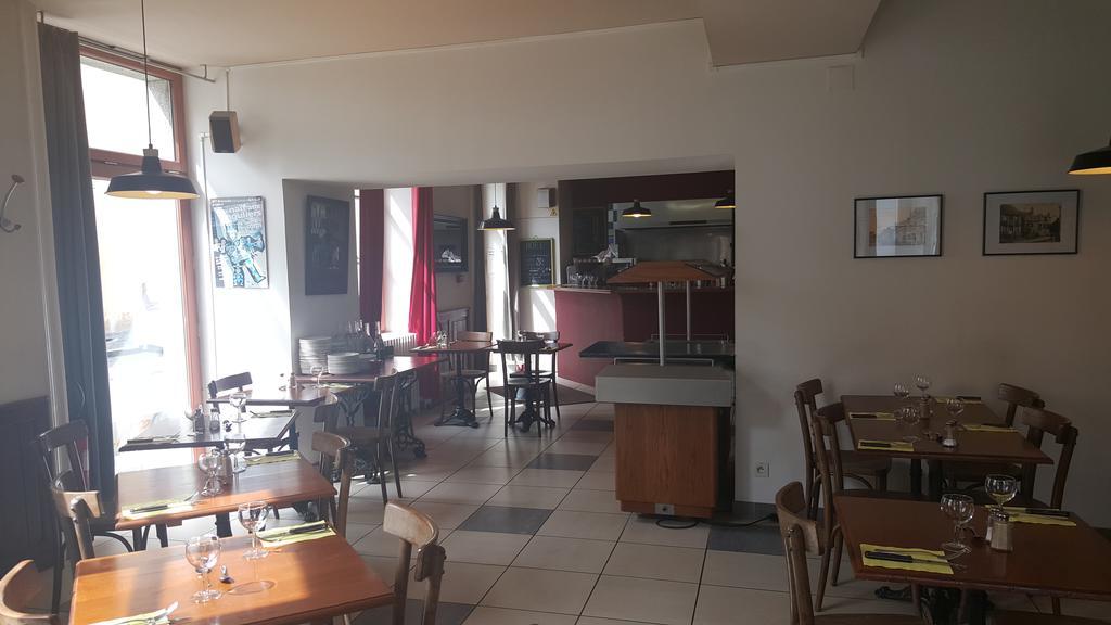 Au Pigeon Blanc Hotel Andouillé Екстериор снимка