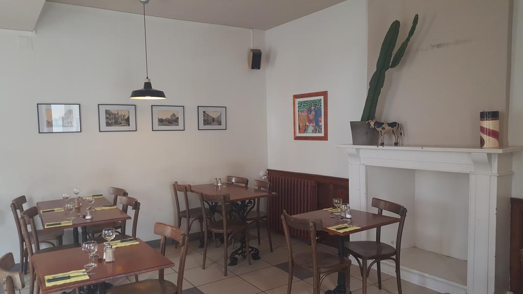 Au Pigeon Blanc Hotel Andouillé Екстериор снимка