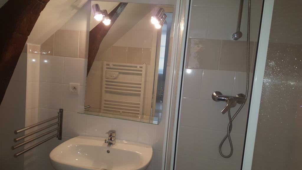 Au Pigeon Blanc Hotel Andouillé Екстериор снимка
