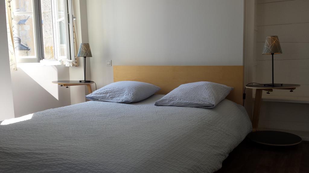 Au Pigeon Blanc Hotel Andouillé Стая снимка